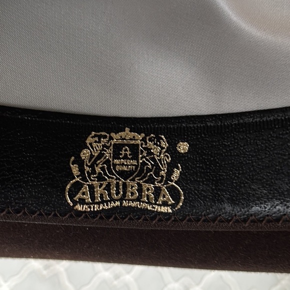 Akubra Brown Fur Felt Silver Heart Band Outback Snowy River Cattleman Hat 56 cm - Picture 15 of 16